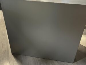 Armoire de bureau métallique avec clé – 2 tablettes – L120 x P43 x H105 cm