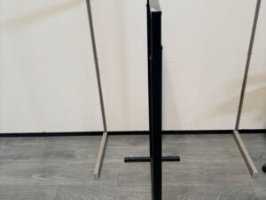 Portant droit métallique noir – Hauteur réglable – L77 x P39 x H116 à 156 cm