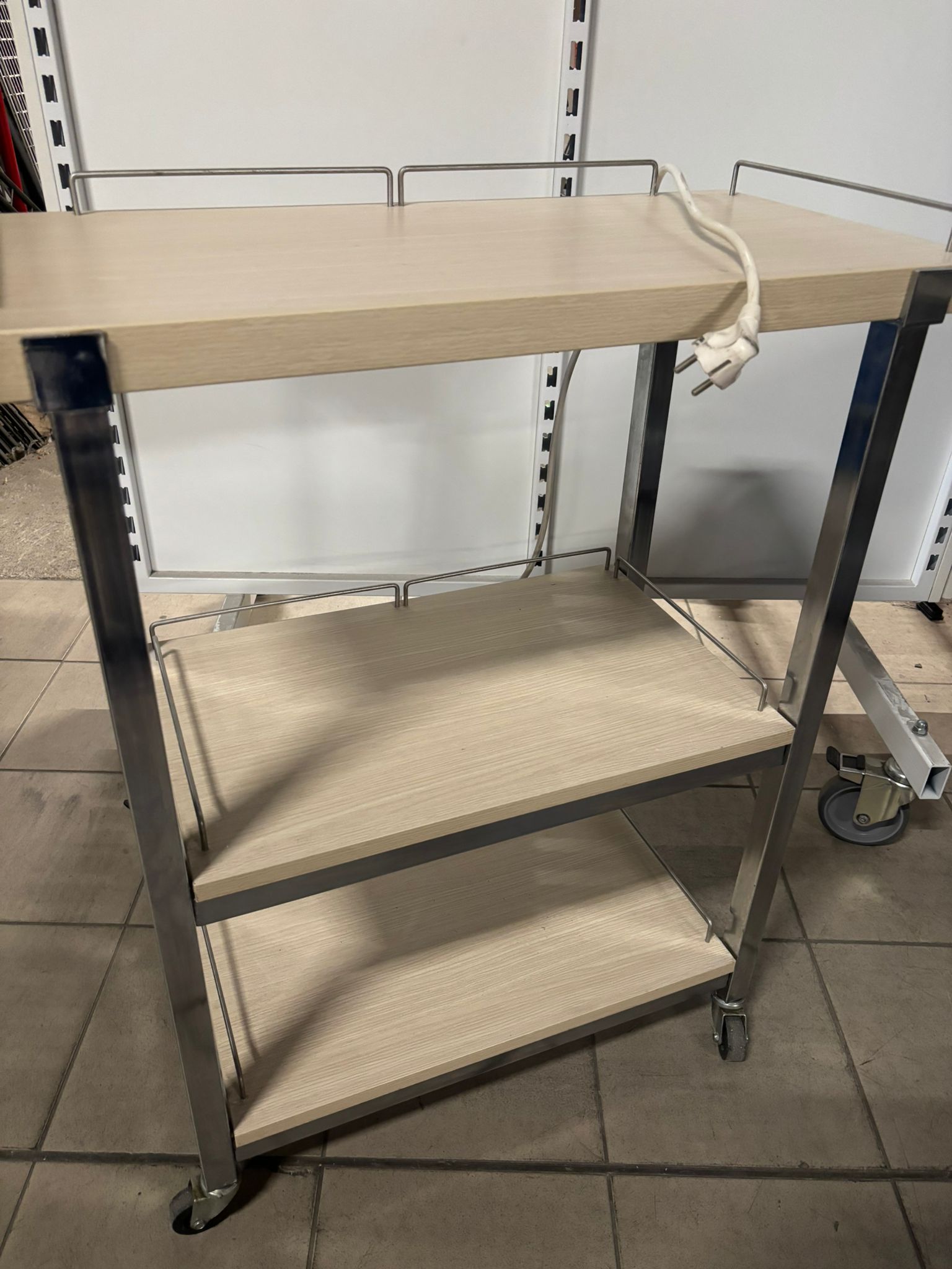 Desserte en bois sur roulettes – Structure métallique grise – L73 x P35 x H89 cm