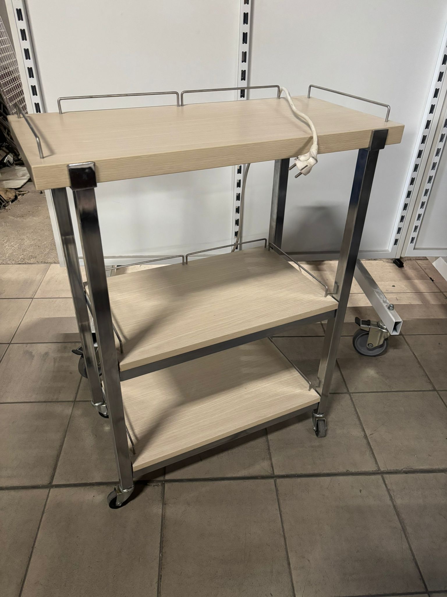 Desserte en bois sur roulettes – Structure métallique grise – L73 x P35 x H89 cm