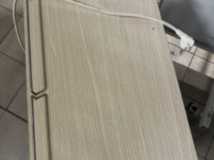 Desserte en bois sur roulettes – Structure métallique grise – L73 x P35 x H89 cm