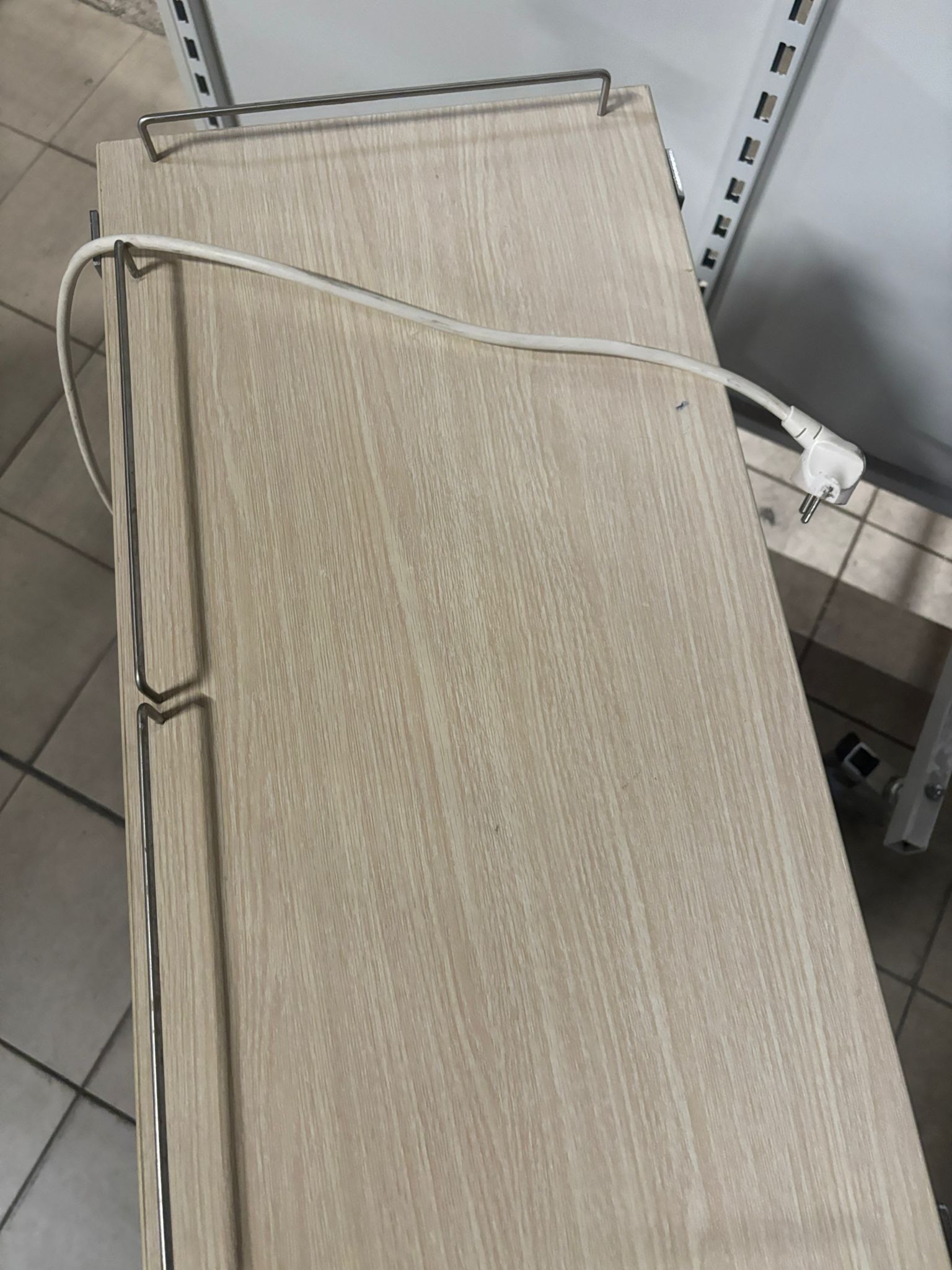 Desserte en bois sur roulettes – Structure métallique grise – L73 x P35 x H89 cm