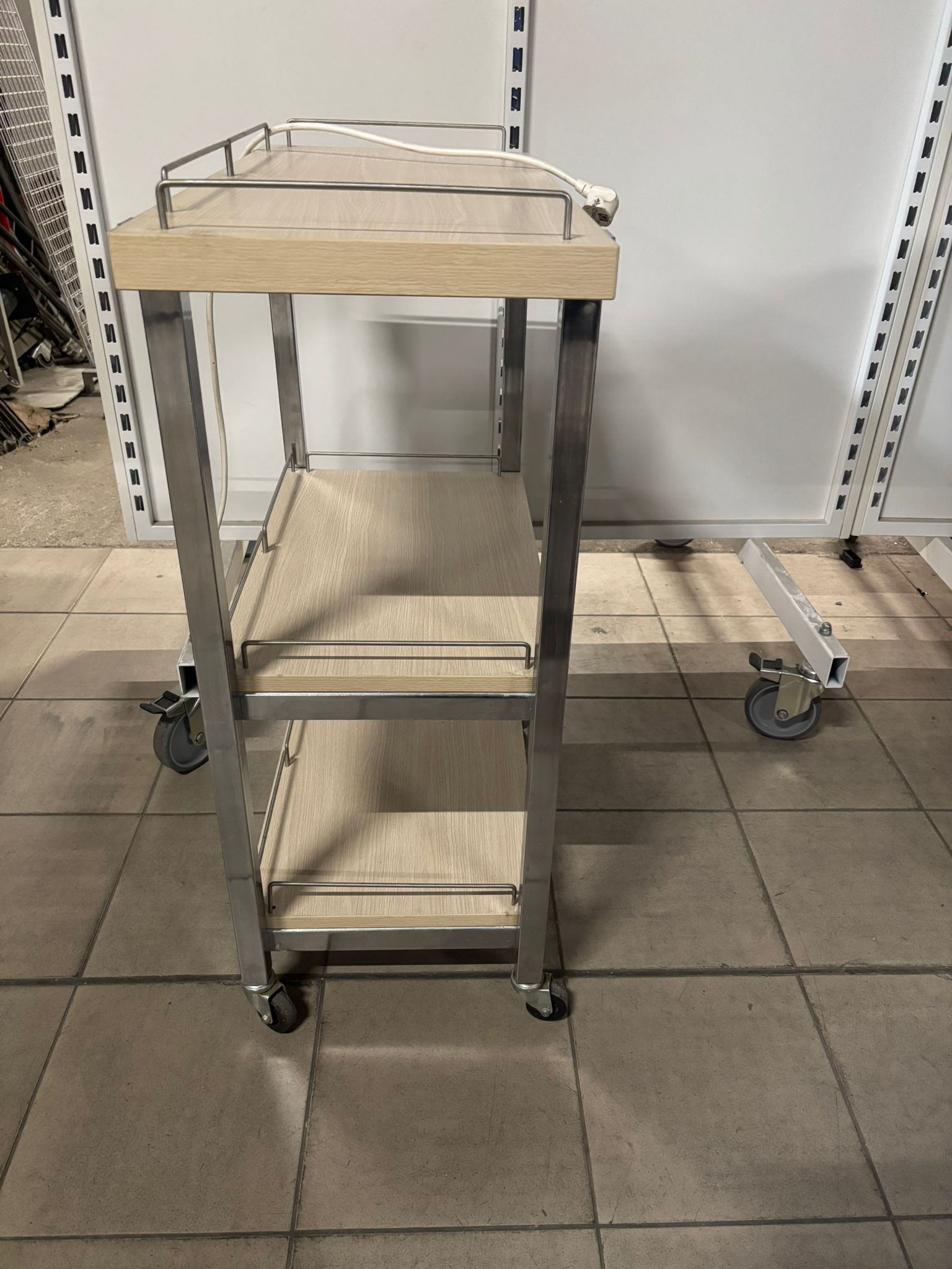 Desserte en bois sur roulettes – Structure métallique grise – L73 x P35 x H89 cm