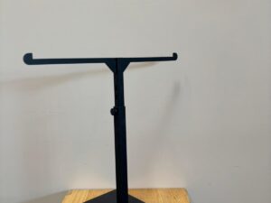 Présentoir accessoires métallique noir réglable – H38 à H57 x L40 cm