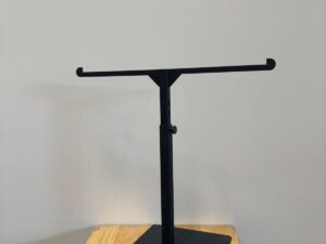 Présentoir accessoires métallique noir réglable – H38 à H57 x L40 cm