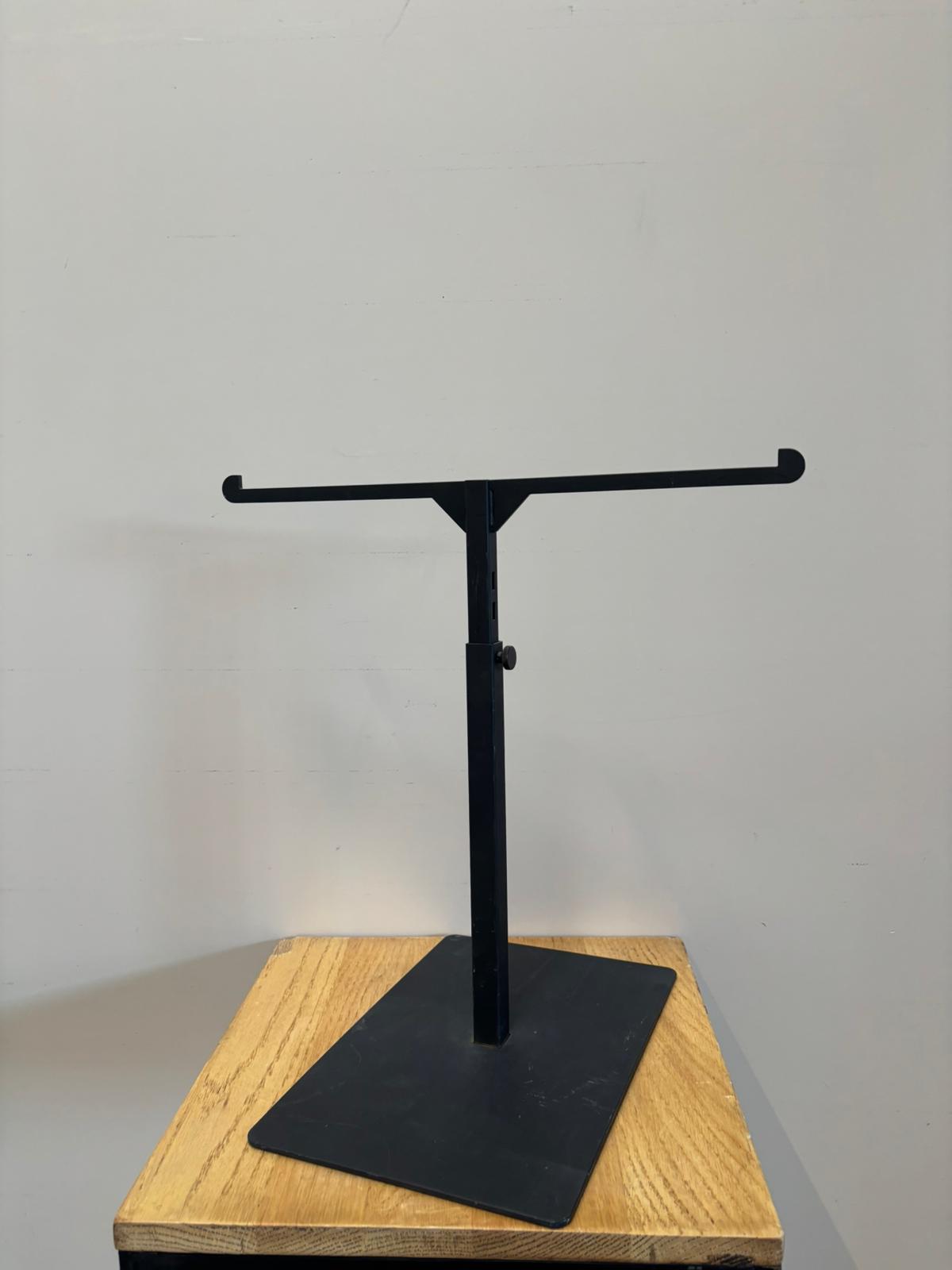 Présentoir accessoires métallique noir réglable – H38 à H57 x L40 cm