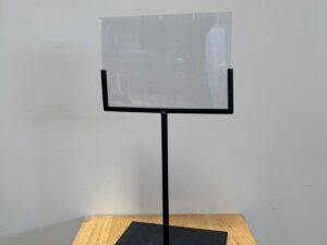 Présentoir d’affichage format A5 plexi et métal noir – H42 cm