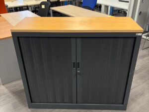 Armoire de bureau métallique avec clé et plateau bois – L120 x l43 x H102 cm