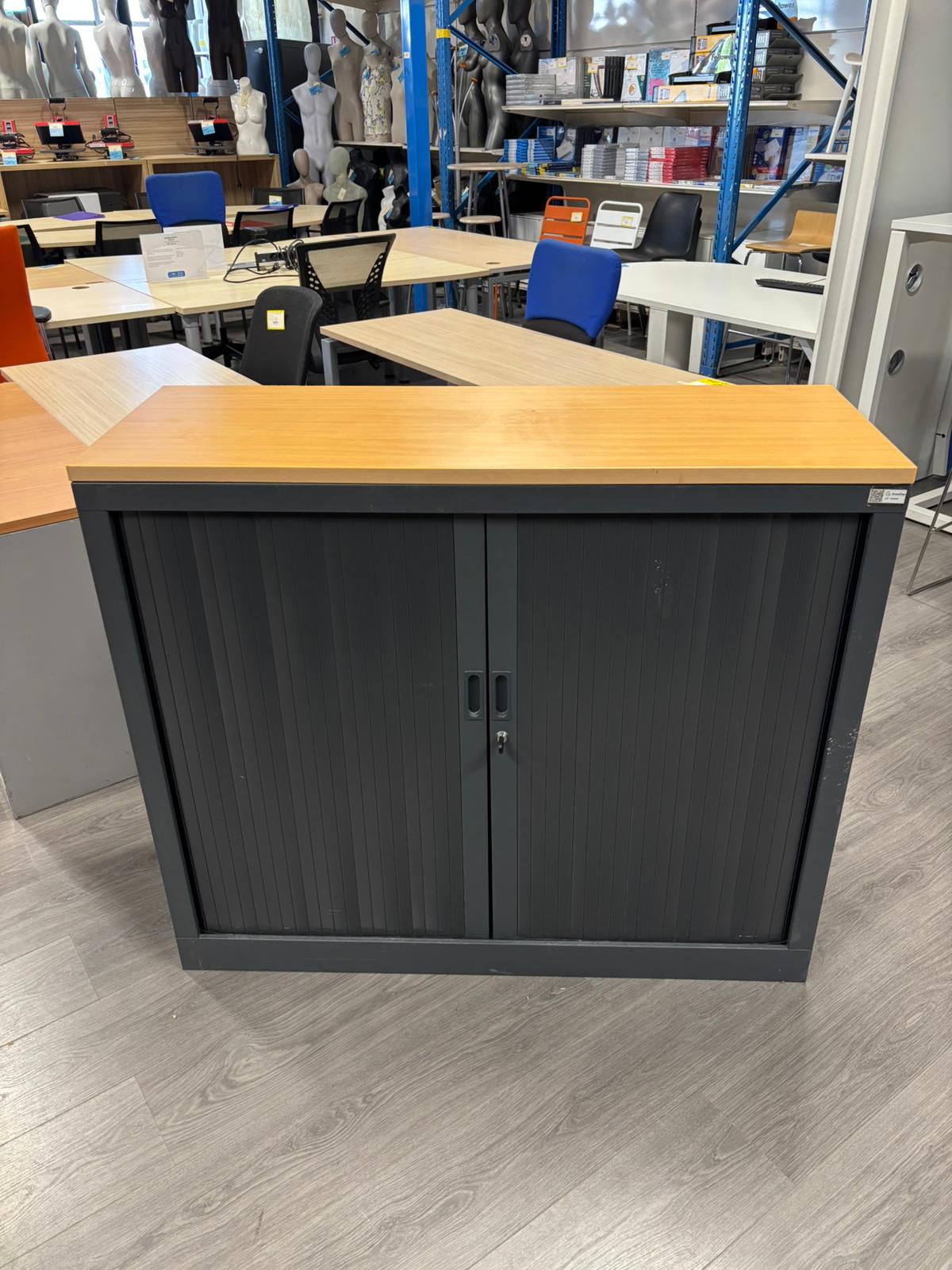 Armoire de bureau métallique avec clé et plateau bois – L120 x l43 x H102 cm