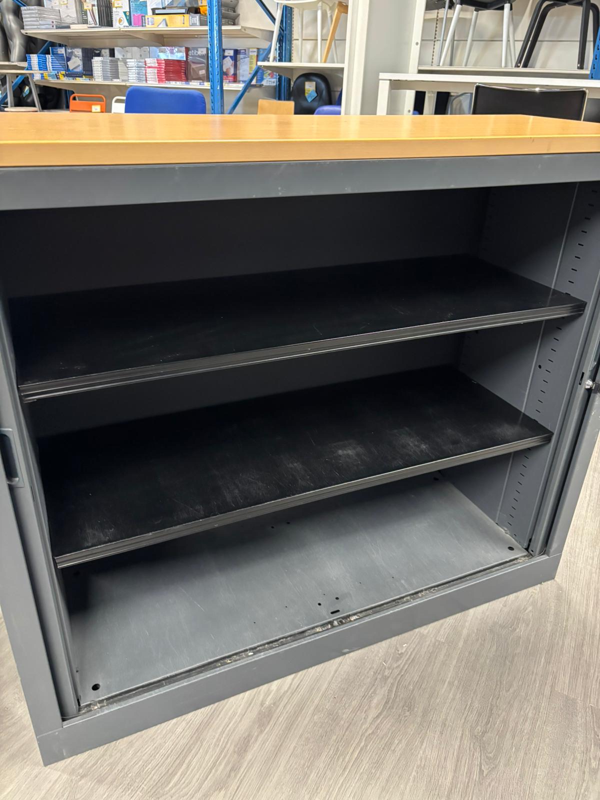 Armoire de bureau métallique avec clé et plateau bois – L120 x l43 x H102 cm
