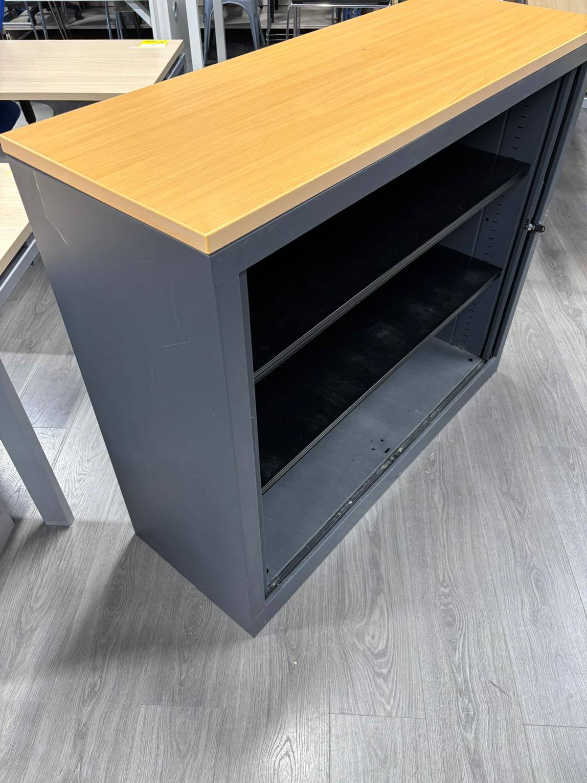 Armoire de bureau métallique avec clé et plateau bois – L120 x l43 x H102 cm