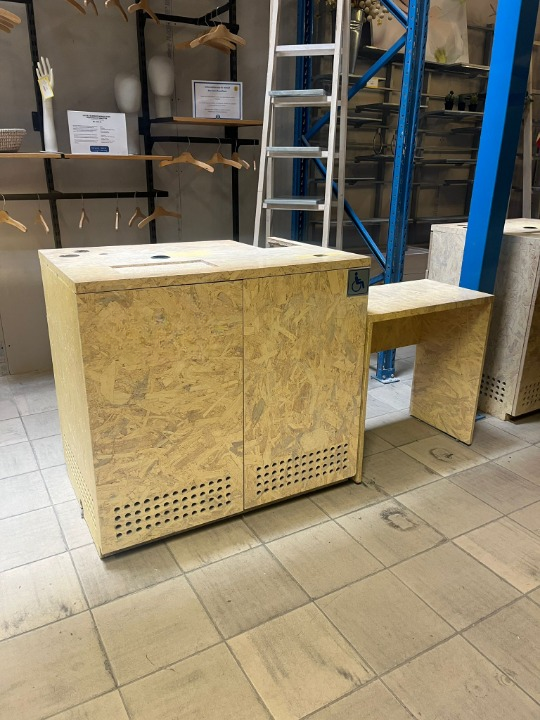 Comptoir en bois OSB floqué avec bloc PMR – L174,5 x P71 x H96 cm