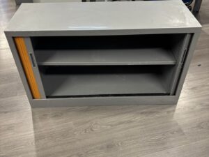 Armoire de bureau métallique sans clé avec porte effet bois – L120 x l43 x H69 cm