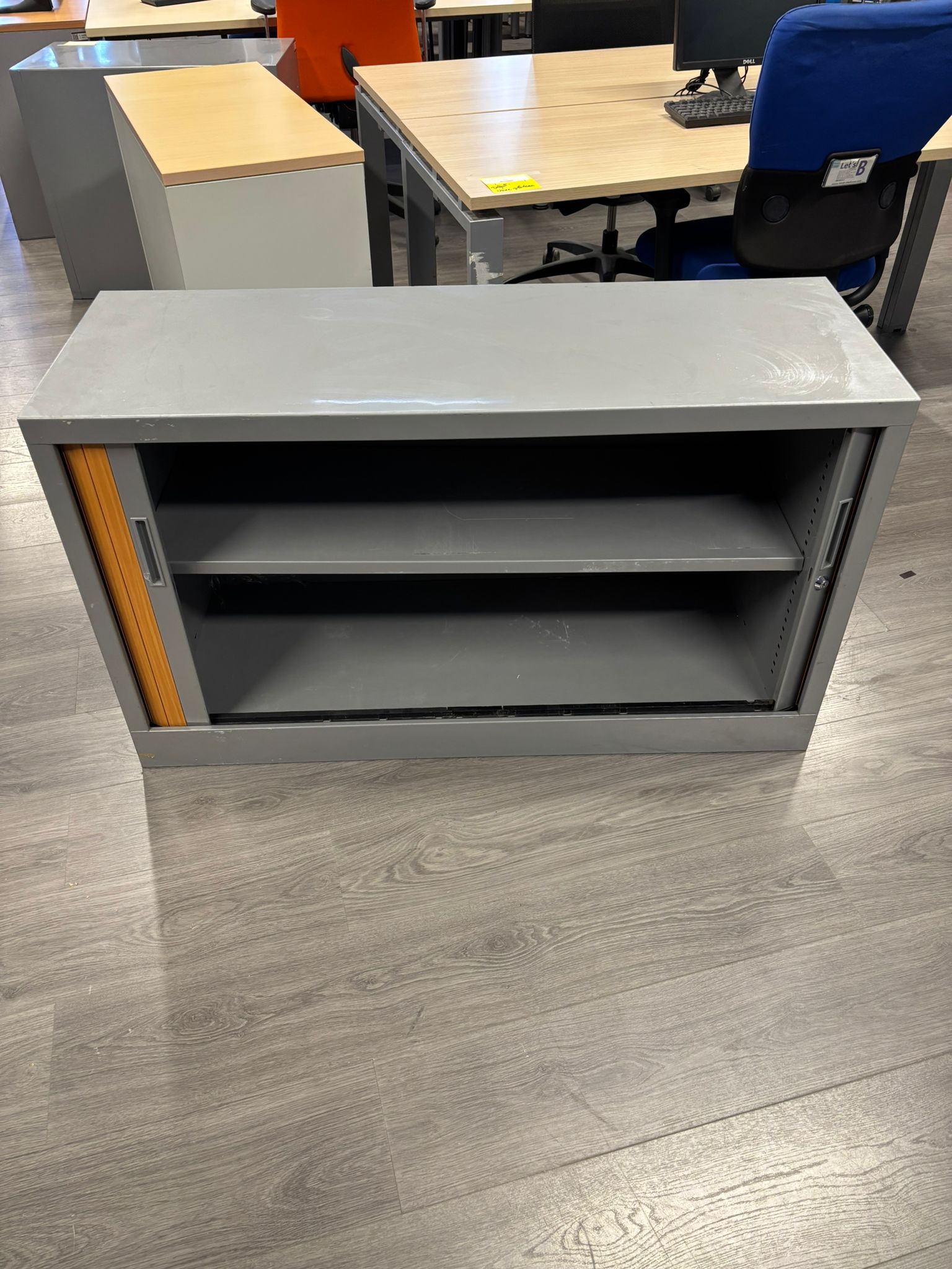 Armoire de bureau métallique sans clé avec porte effet bois – L120 x l43 x H69 cm