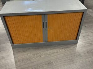Armoire de bureau métallique sans clé avec porte effet bois – L120 x l43 x H69 cm