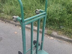 Chariot / diable 2 en 1 métallique vert avec poignée amovible – L85 x l50,5 x H125 cm