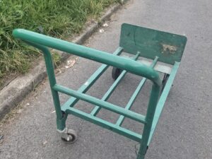 Chariot / diable 2 en 1 métallique vert avec poignée amovible – L85 x l50,5 x H125 cm