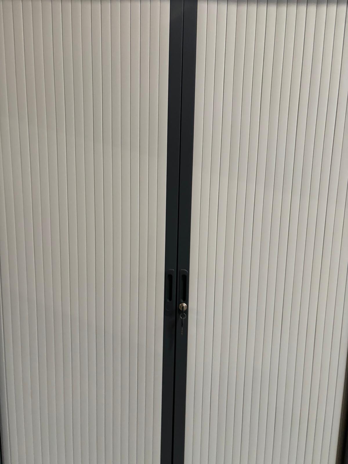 Armoire de bureau métallique avec clé – L120 x P45,5 x H194 cm