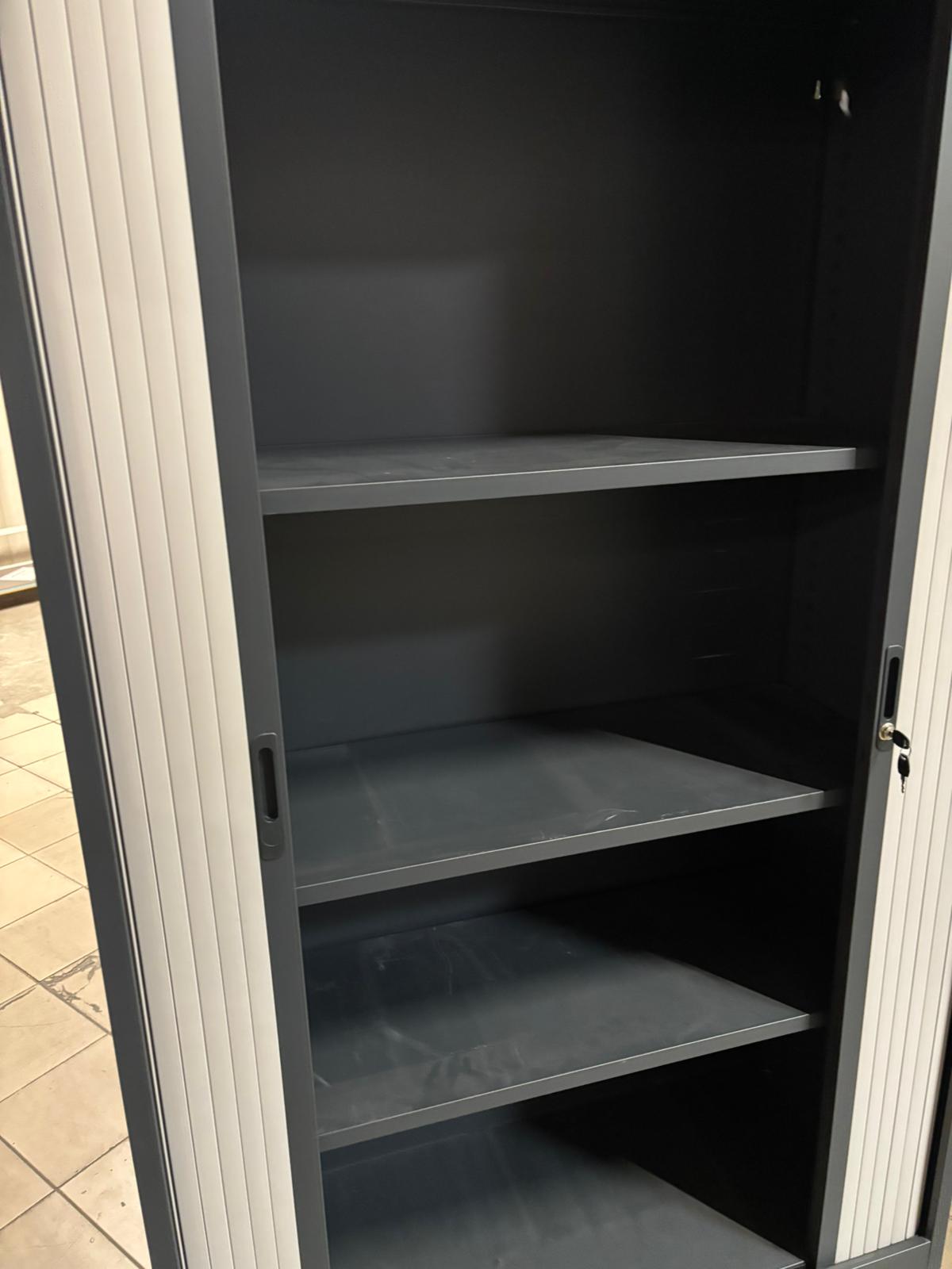 Armoire de bureau métallique avec clé – L120 x P45,5 x H194 cm