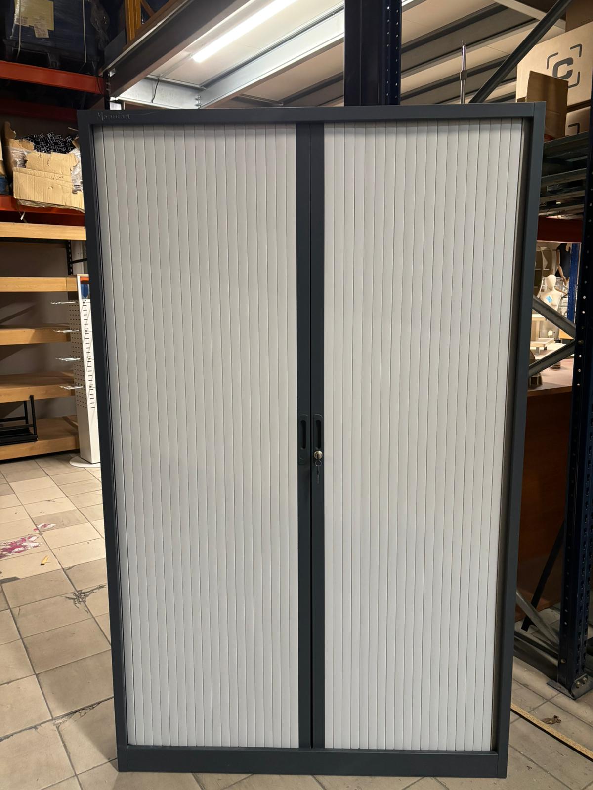 Armoire de bureau métallique avec clé – L120 x P45,5 x H194 cm