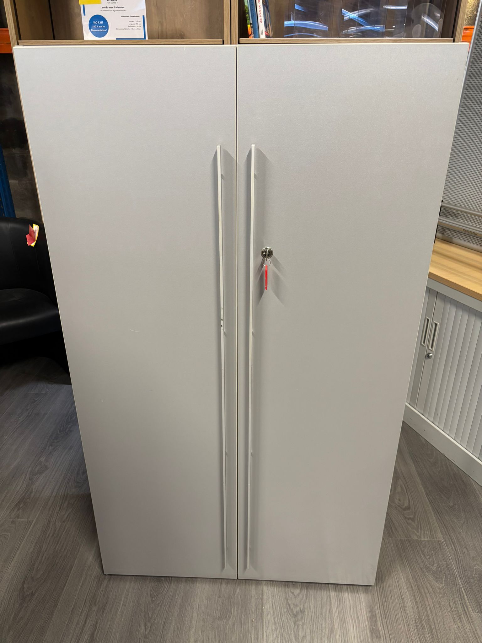 Armoire de bureau métallique avec clé – L82 x P36 x H143 cm