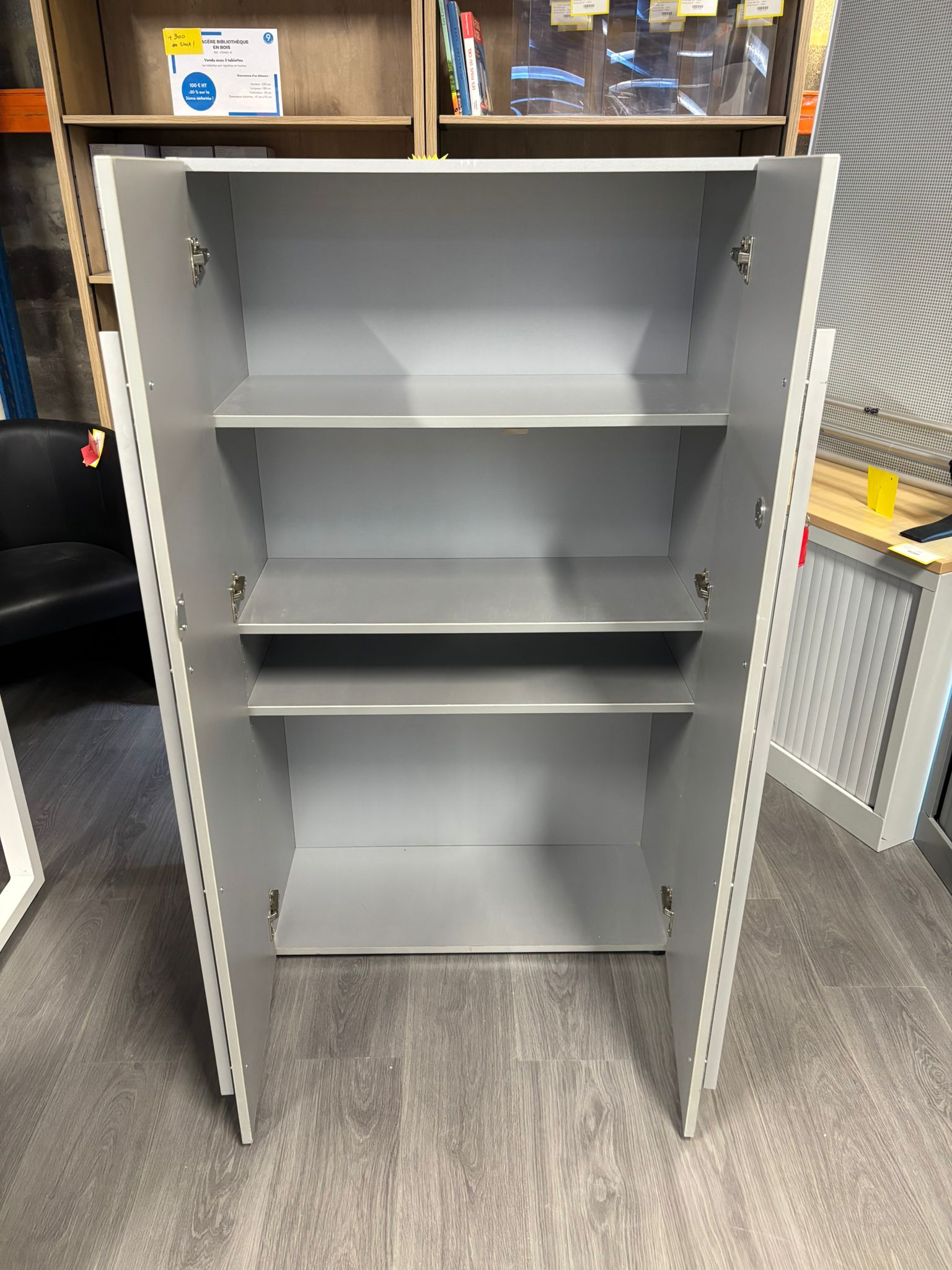 Armoire de bureau métallique avec clé – L82 x P36 x H143 cm