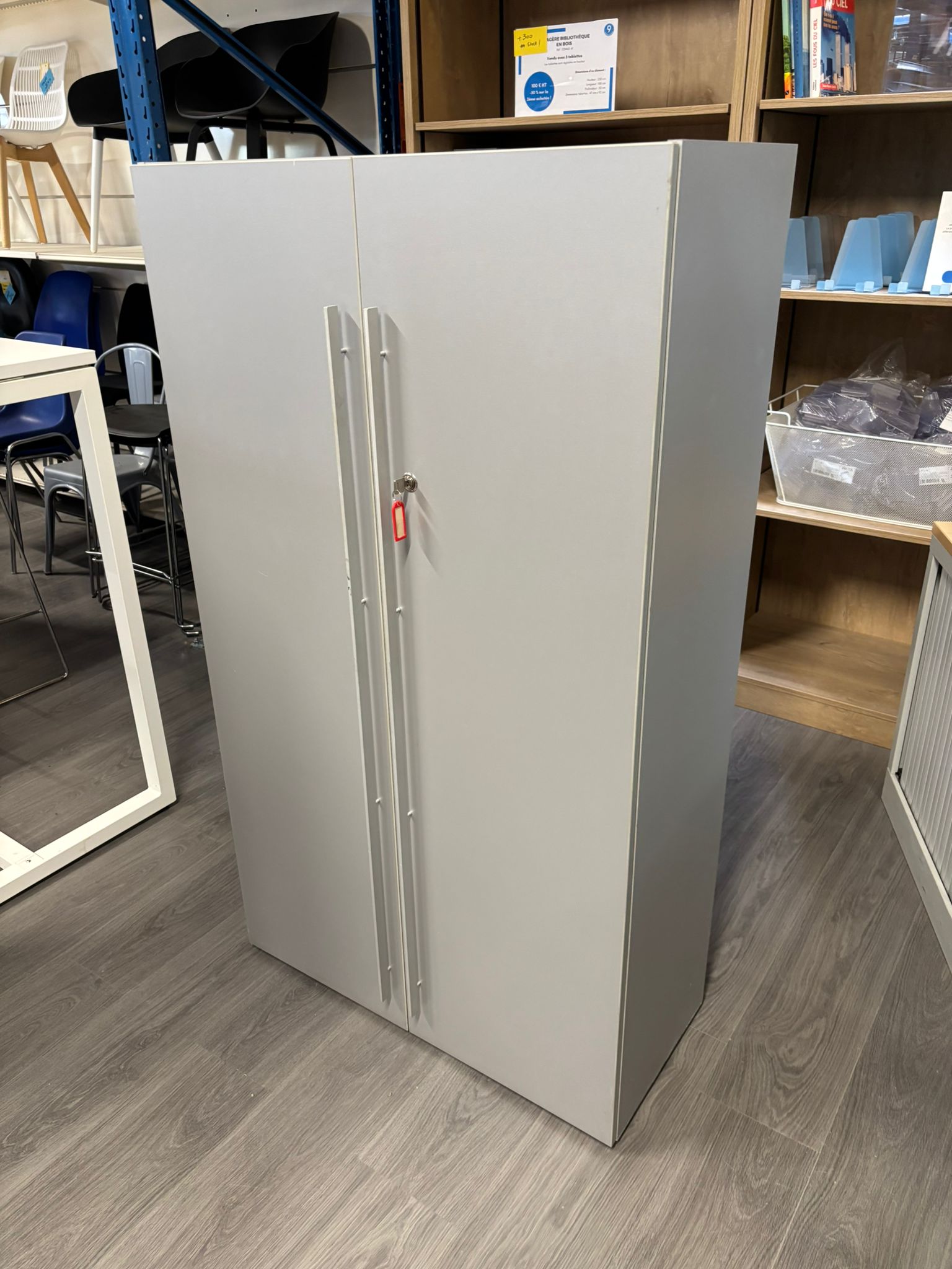 Armoire de bureau métallique avec clé – L82 x P36 x H143 cm