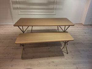 Lot de 3 tables de présentation bois et structure métallique taupe – L180 x l80 x H85 cm