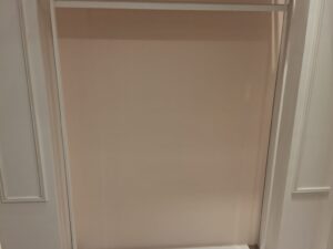 Penderie murale blanche bois et structure métallique – Fixation murale – L120 x H198 cm