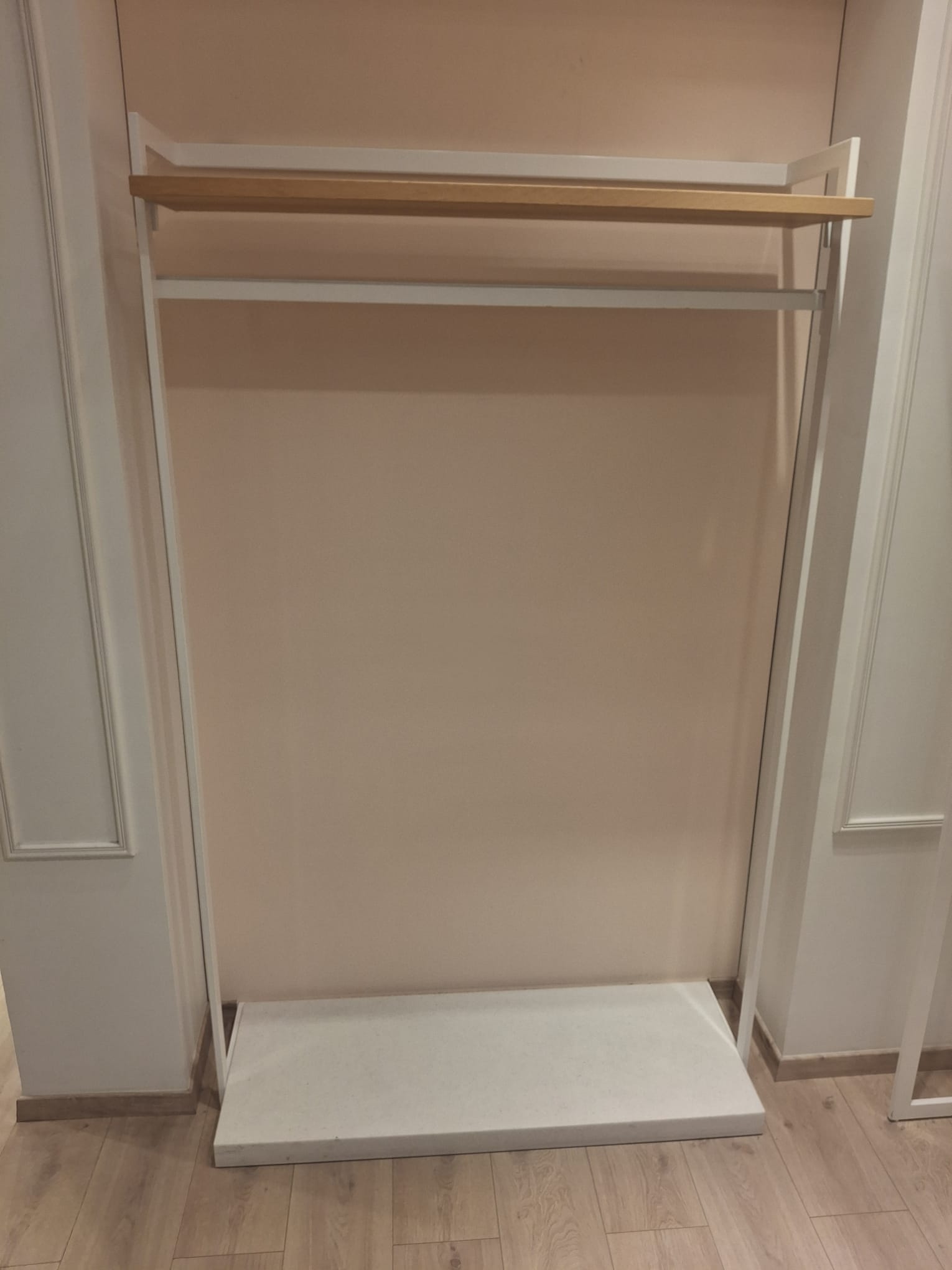Penderie en structure métallique blanche – L120 x H198 cm