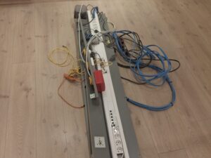 Comptoir d’accueil blanc et bois – L195 x l77 x H107 cm