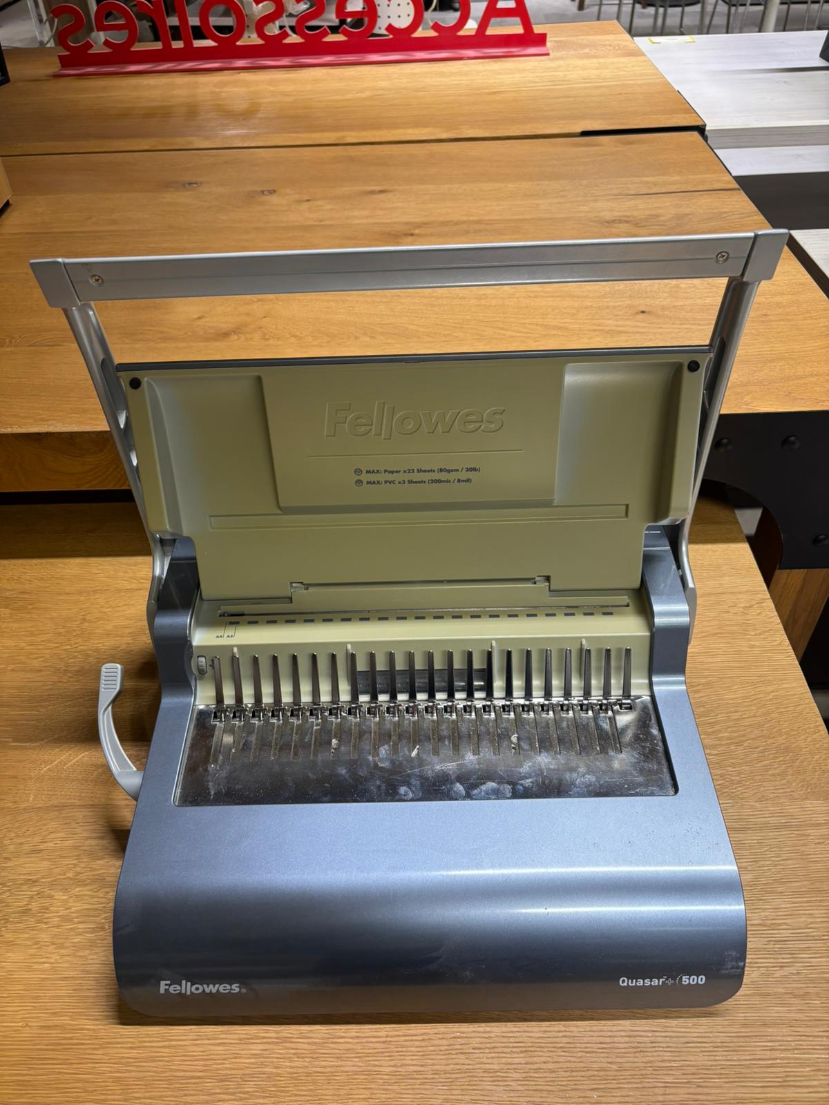Relieuse métallique grise Fellowes – L40 x l40 cm