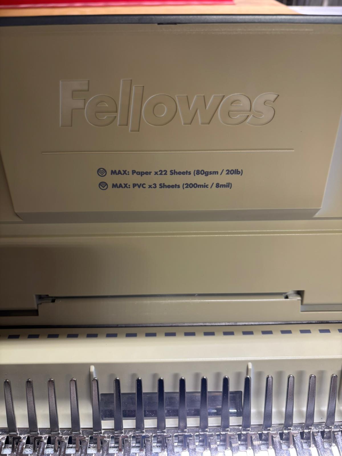 Relieuse métallique grise Fellowes – L40 x l40 cm