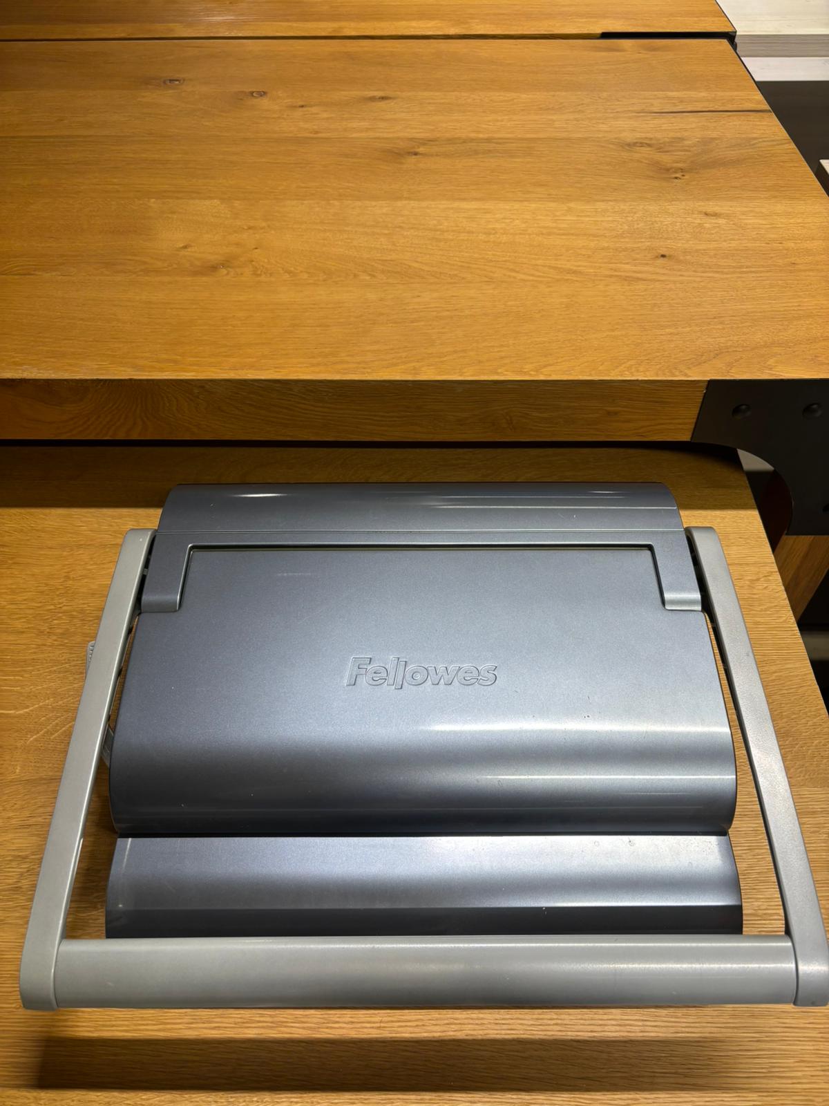 Relieuse métallique grise Fellowes – L40 x l40 cm