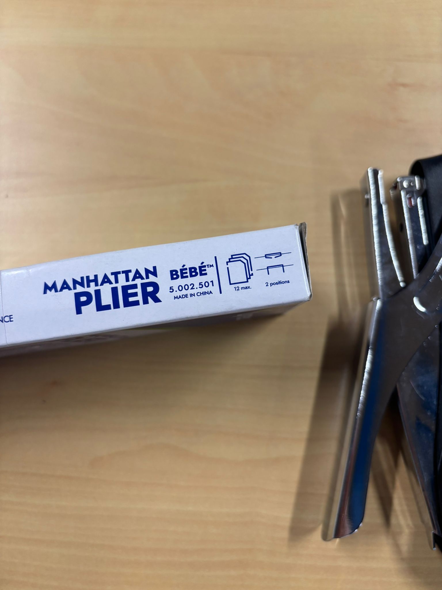 Agrafeuse métallique gris et noir – marque Lyreco