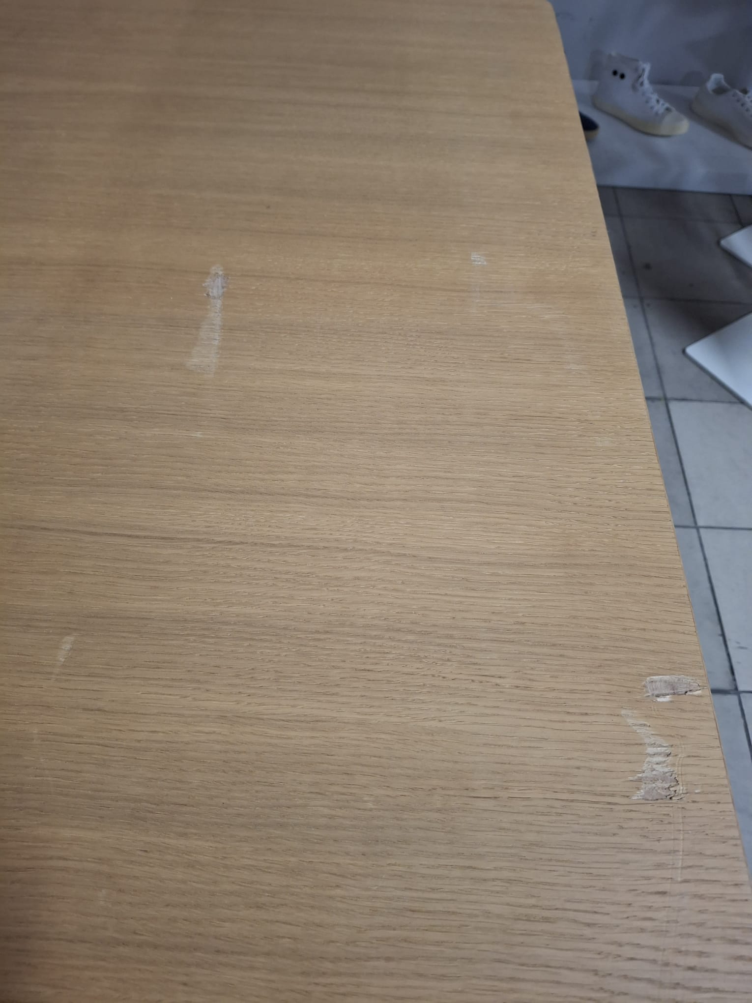 Lot de 3 tables de présentation bois et structure métallique taupe – L180 x l80 x H85 cm