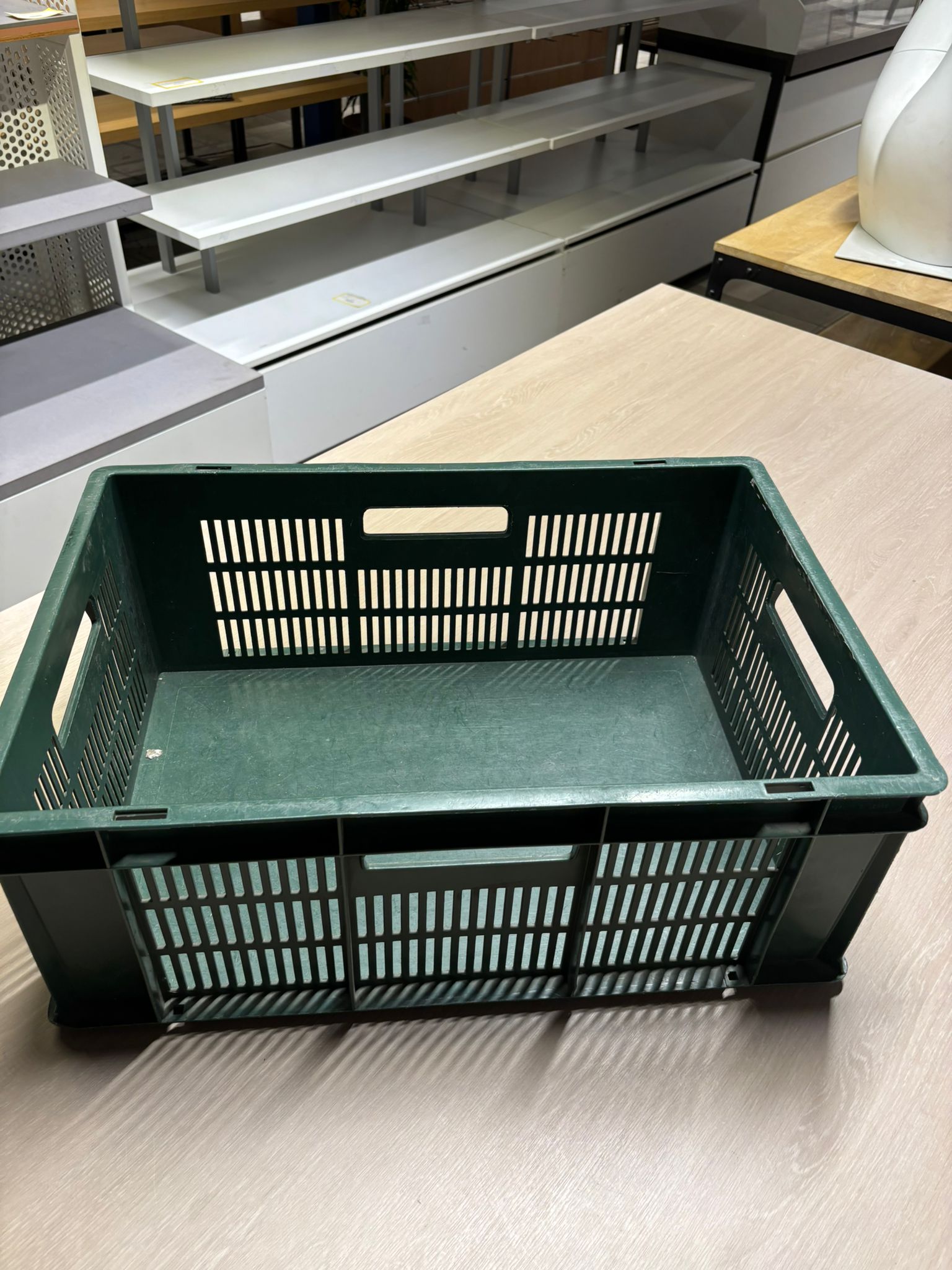 Caisse de manutention Allibert verte – H23 x L60 x l40 cm