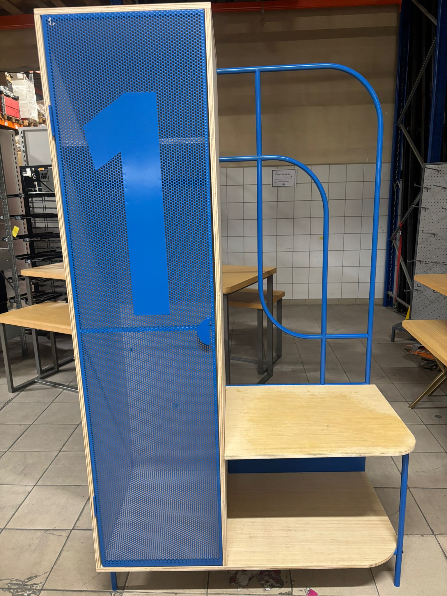 Meuble vestiaire bois et porte métallique bleue – L109 x P55 x H185 cm