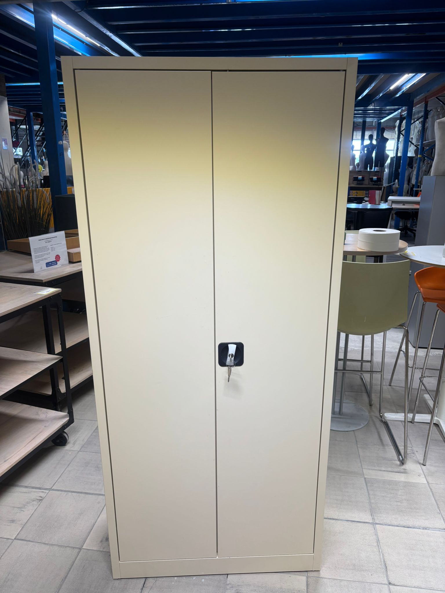 Armoire haute de bureau métallique beige avec clé – L80 x P38 x H180 cm