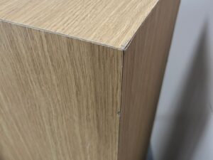 Lot de 3 podiums de présentation en bois – H65 / 75 / 85 cm