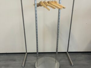 Portant à vêtements pied rond métallique – L43 x Ø50 x H143 cm