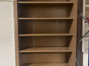Étagère bibliothèque en bois avec 4 tablettes – 134 x 250 x 43 cm