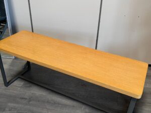 Table mi-basse multi-usages bois marron et métal gris – L157 x P50 x H59 cm