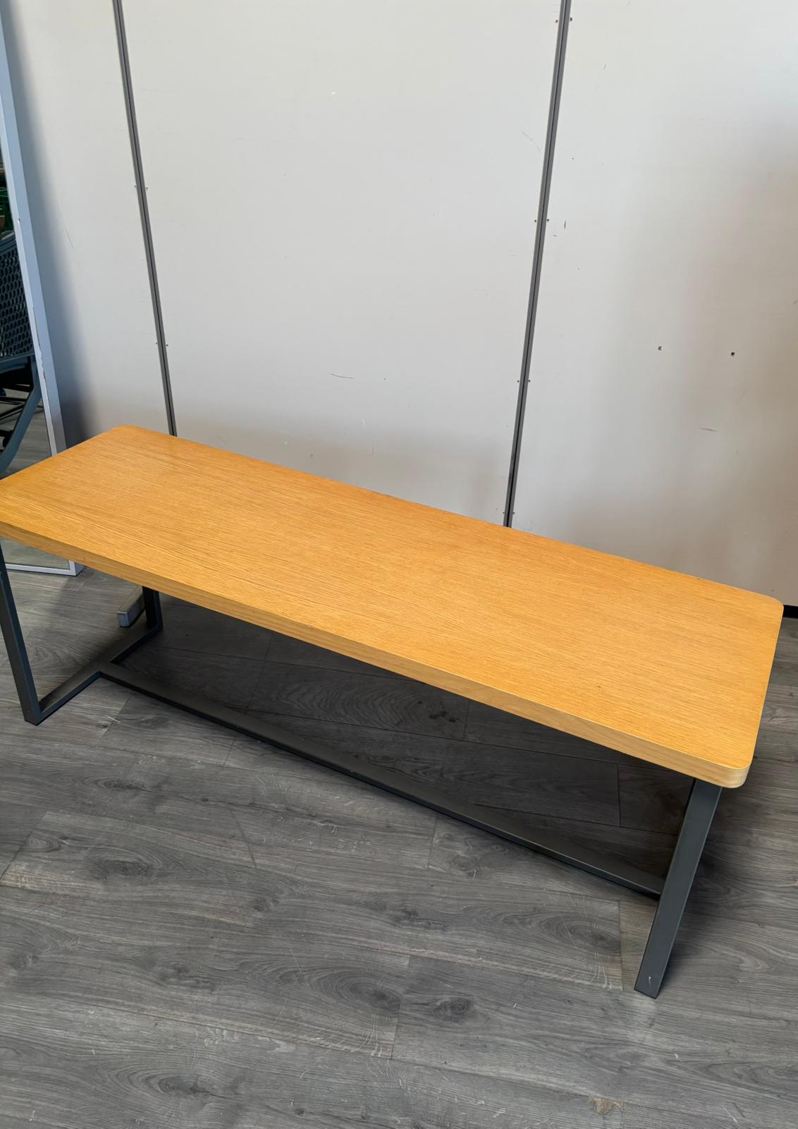 Table mi-basse multi-usages bois marron et métal gris – L157 x P50 x H59 cm