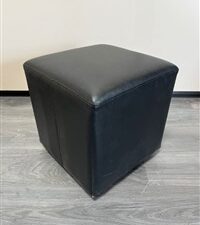 Pouf noir en simili cuir – 40 x 40 x H40 cm