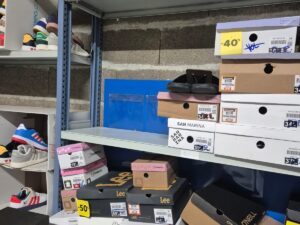 Lot de 10 étagères de stockage métalliques – L12,50 m x P30 x H250 cm
