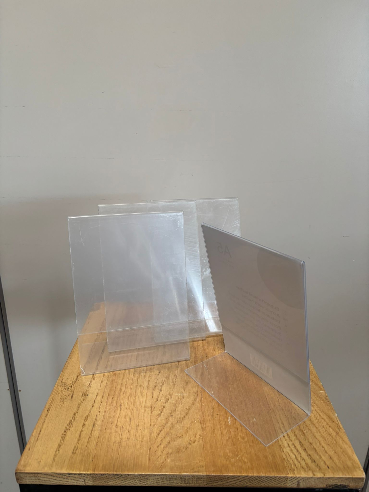 Support de présentation A5 en PVC renforcé transparent – incliné