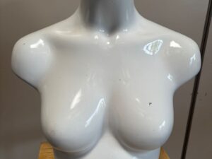 Mannequin buste femme blanc brillant en fibre de verre – H43 cm