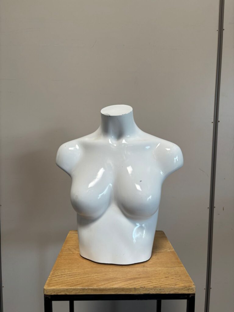 Mannequin buste femme blanc brillant en fibre de verre – H43 cm