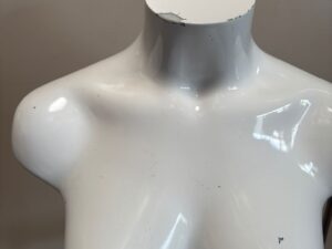 Mannequin buste femme blanc brillant en fibre de verre – H43 cm